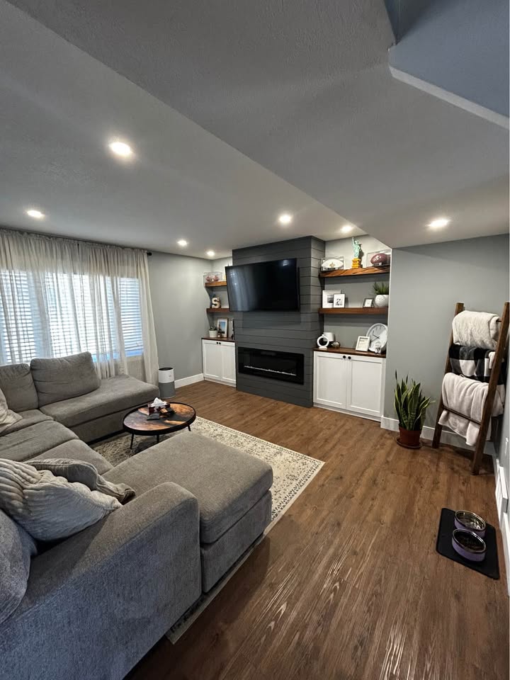 Living room, second view